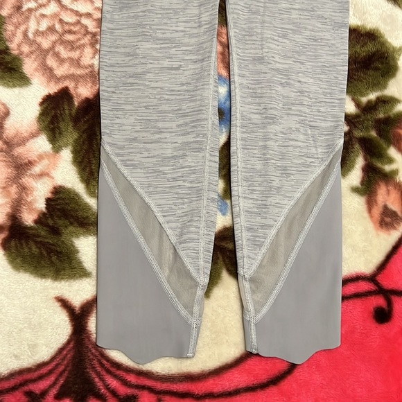 🍋Lululemon Gray Women’s Mesh Lined Leggings. Size 2. 12” Waist. Scalloped Hem - Picture 2 of 6